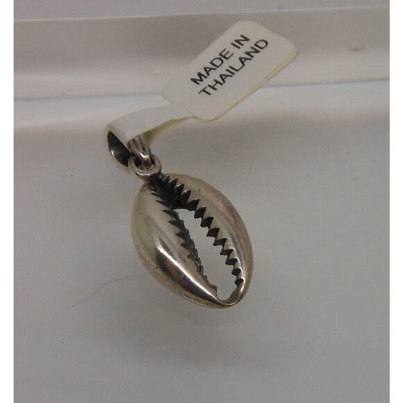 Vintage Sterling Silver Cowrie Shell Pendant Necklace Thailand Beach Seashell - Picture 1 of 10